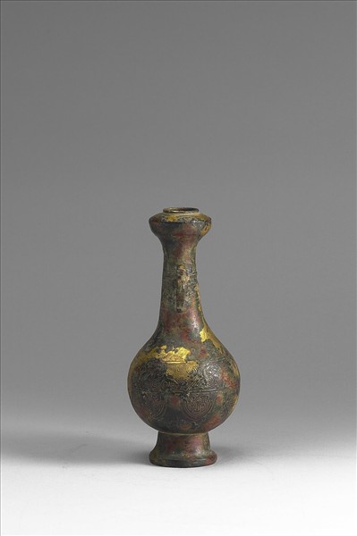 鎏金三角雲紋瓶