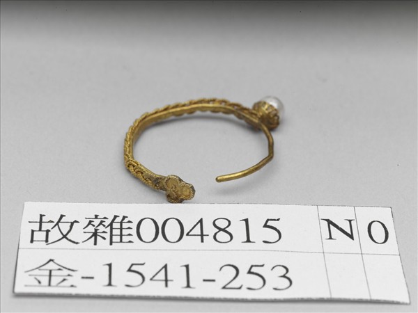 金纍絲嵌珠耳環