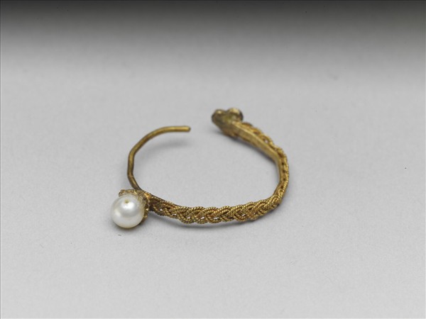 金纍絲嵌珠耳環