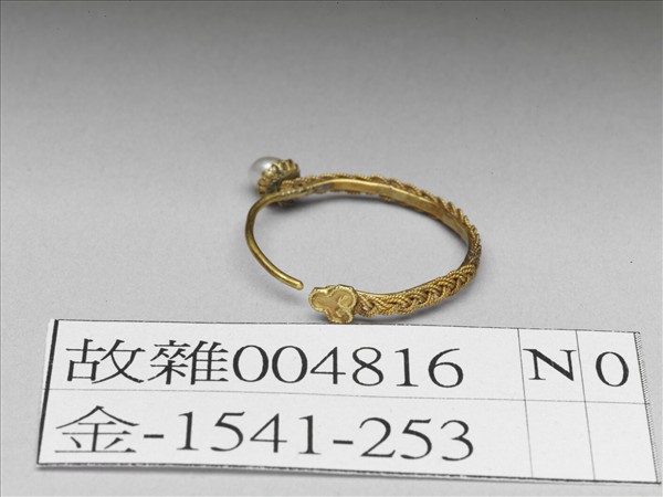 金纍絲嵌珠耳環