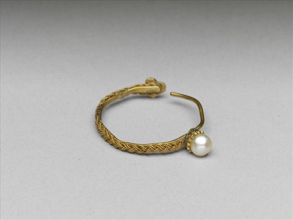 金纍絲嵌珠耳環