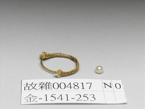 金纍絲嵌珠耳環