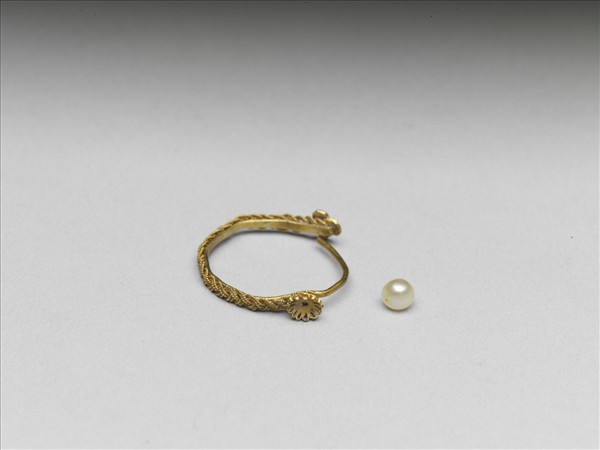 金纍絲嵌珠耳環