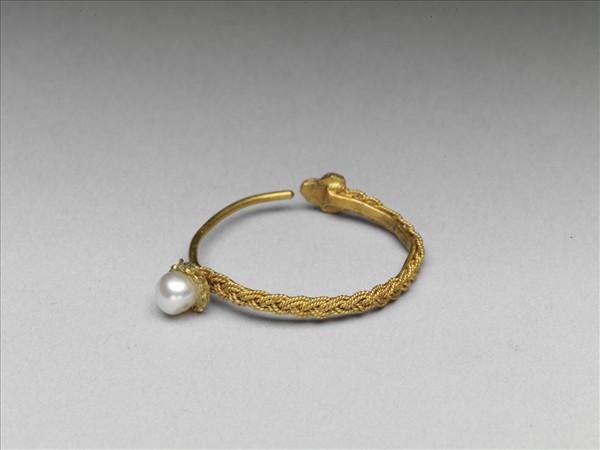 金纍絲嵌珠耳環