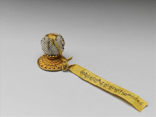 金纍絲緝珠帽頂