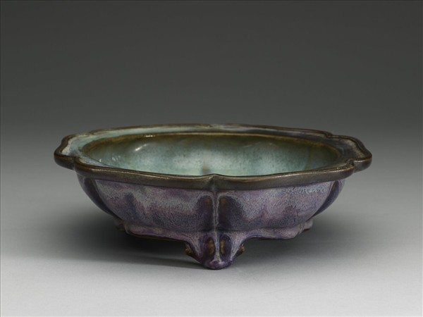 鈞窯 葡萄紫釉葵花式盆托