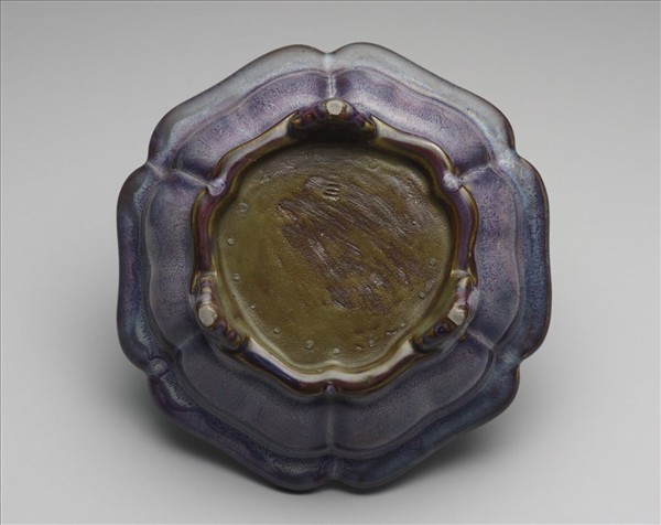 鈞窯 葡萄紫釉葵花式盆托