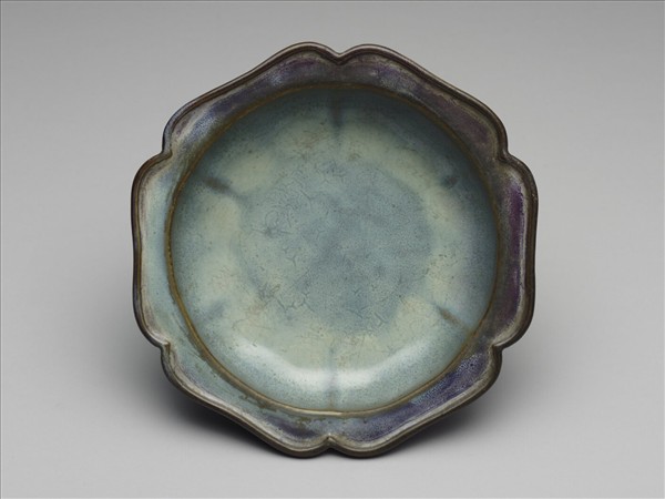 鈞窯 葡萄紫釉葵花式盆托
