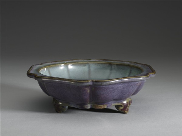 鈞窯 葡萄紫釉葵花式盆托