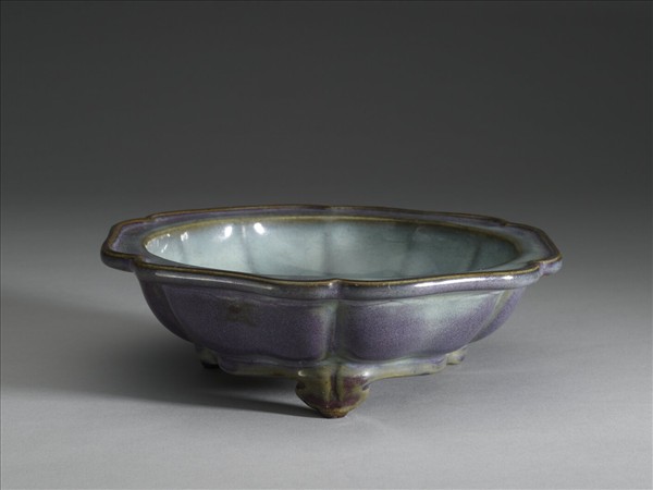 鈞窯 葡萄紫釉葵花式盆托