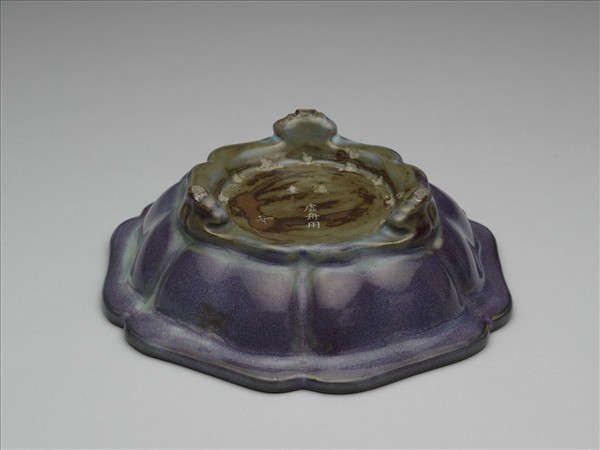 鈞窯 葡萄紫釉葵花式盆托