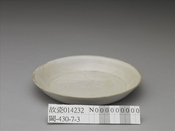 定窯 白瓷劃花蓮花紋碟