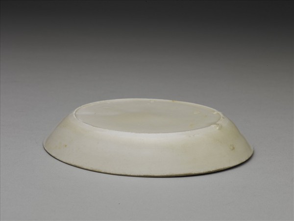 定窯 白瓷劃花蓮花紋碟