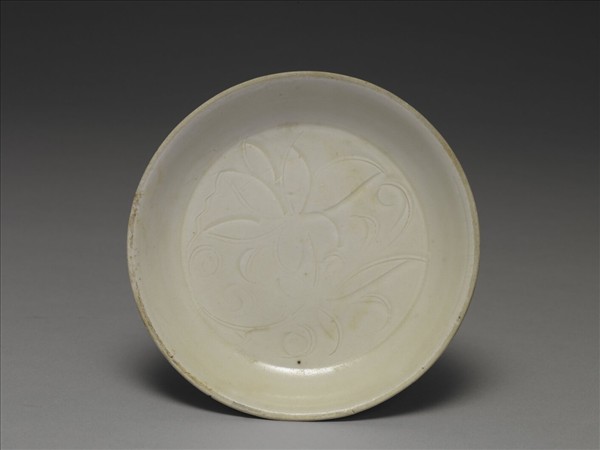 定窯 白瓷劃花蓮花紋碟