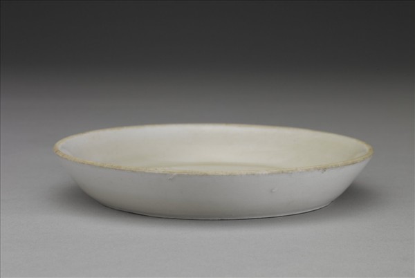 定窯 白瓷劃花蓮花紋碟