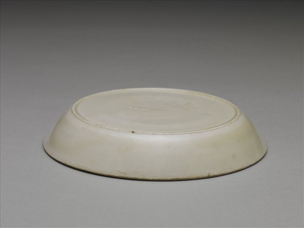 定窯 白瓷劃花蓮花紋碟