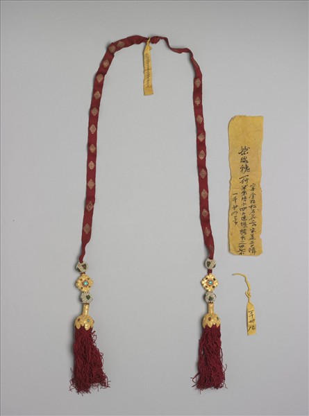 穿金緝珠石紫線穗（一副）