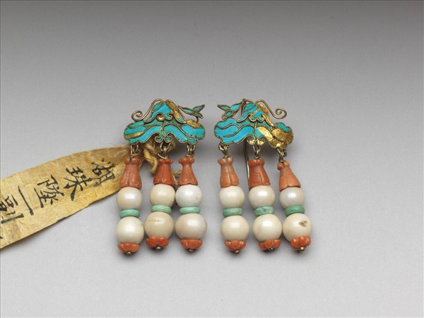 銀鍍金點翠嵌珠寶荷葉耳墜