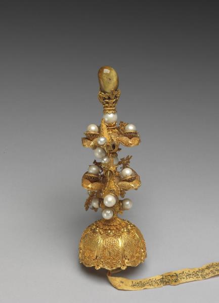 金鑲東珠貓睛石嬪妃朝冠頂