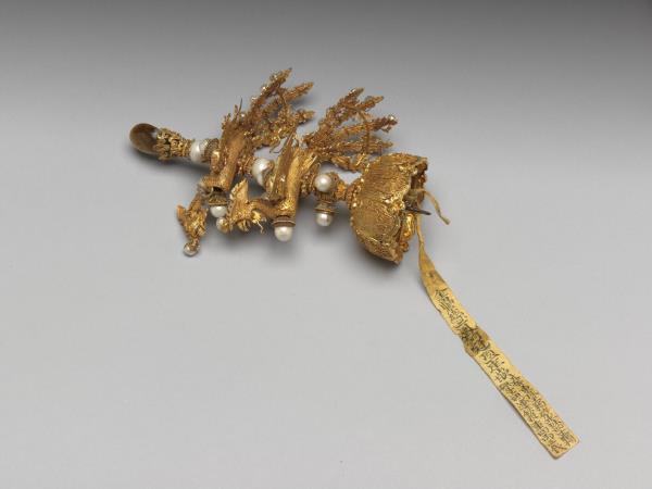 金鑲東珠貓睛石嬪妃朝冠頂