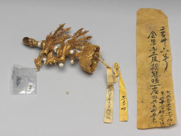 金鑲東珠貓睛石嬪妃朝冠頂