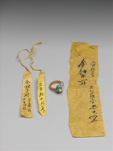 金點翠嵌珠蝠在眼前耳環