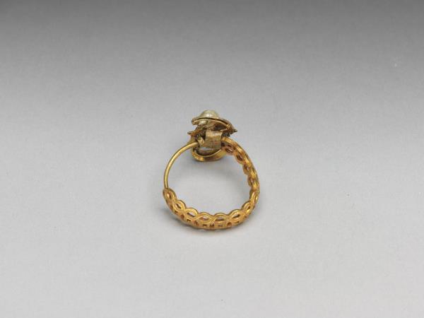 金點翠嵌珠蝠在眼前耳環