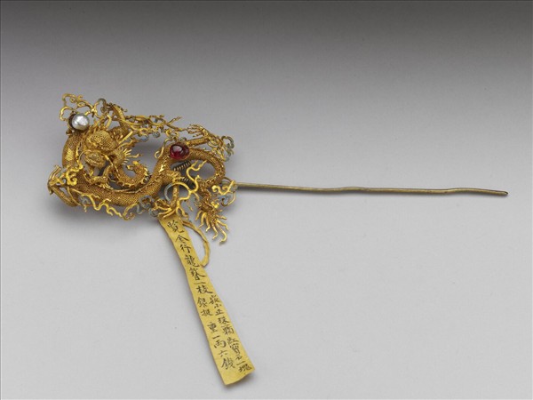 金纍絲嵌寶石行龍簪