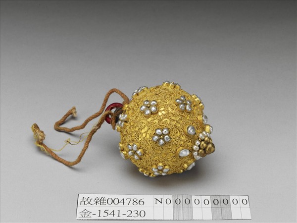 包金鑲米珠回鈕