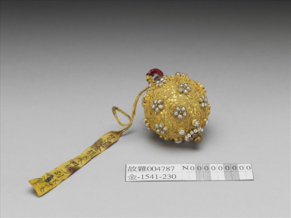 包金鑲米珠回鈕