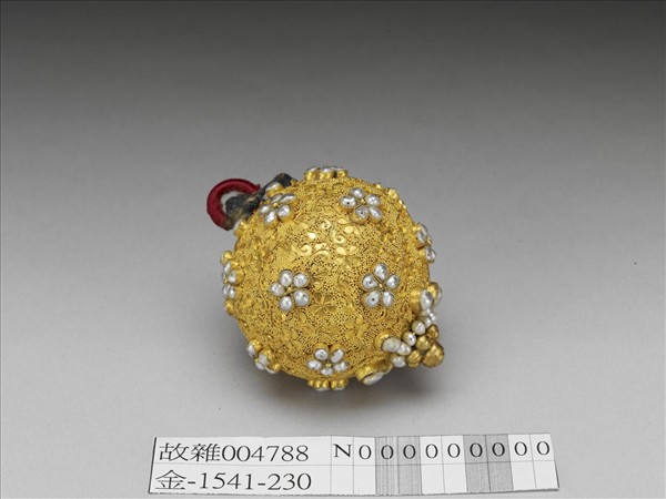 包金鑲米珠回鈕