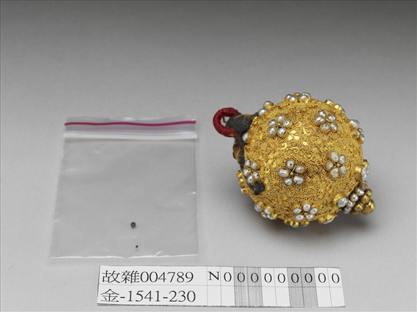 包金鑲米珠回鈕