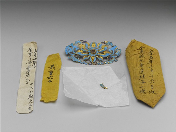 金纍絲點翠西番蓮結子