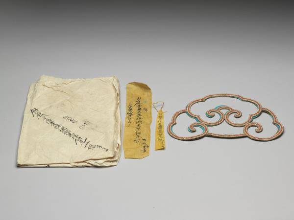 銀鍍金緝米珠珊瑚鈿尾