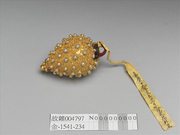 包金鑲米珠回鈕