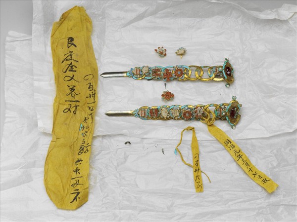 銀鍍金緝米珠八寶簪（一對）