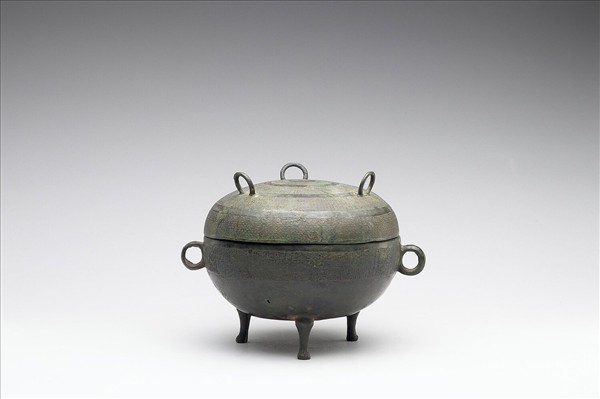 蟠虺紋鼎