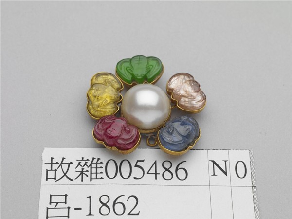 嵌寶石花形飾件