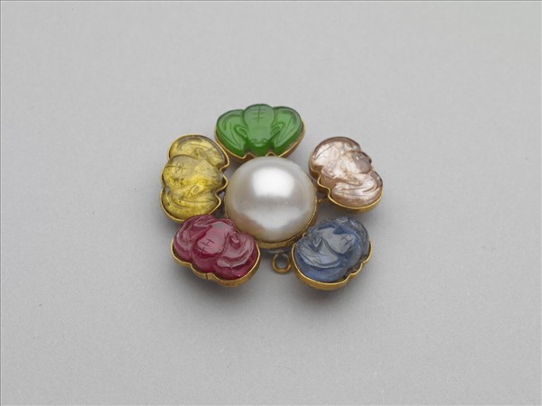 嵌寶石花形飾件