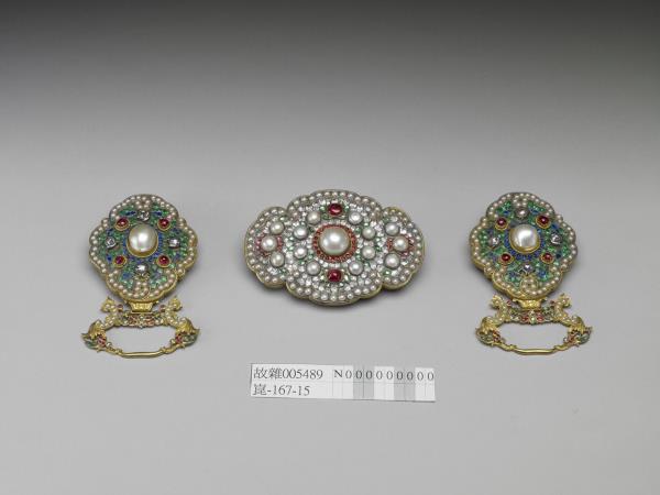 嵌珠寶扣帶頭與帶版