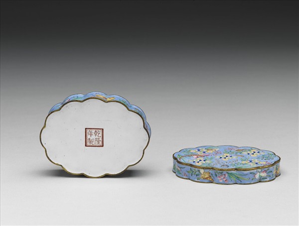 銅胎畫琺瑯花草五毒盒