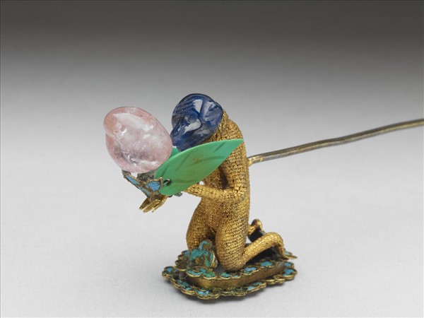 金纍絲嵌寶石獼猴獻桃簪