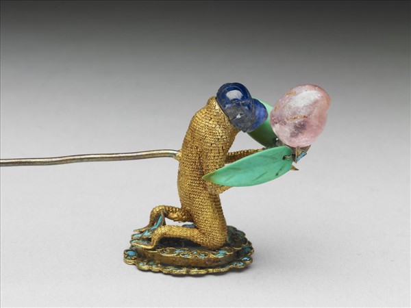 金纍絲嵌寶石獼猴獻桃簪