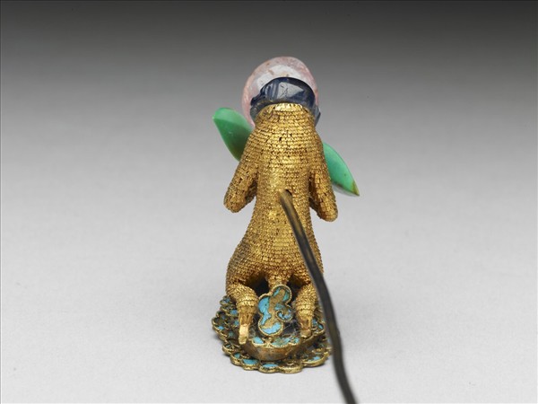 金纍絲嵌寶石獼猴獻桃簪