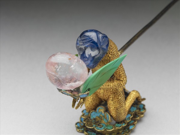 金纍絲嵌寶石獼猴獻桃簪