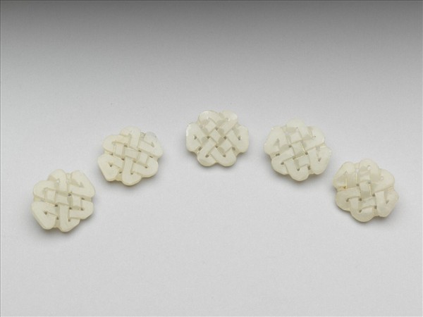 玉盤長鈕扣（五枚）