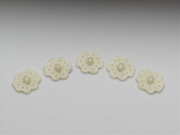 玉盤長鈕扣（五枚）