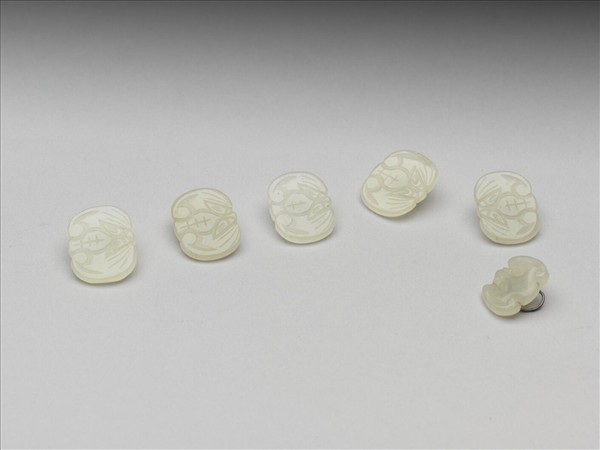 玉蝙蝠鈕扣（六枚）