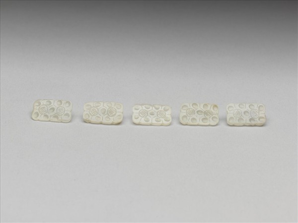 玉花卉紋鈕（五枚）