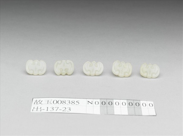 玉雕蝙蝠鈕扣